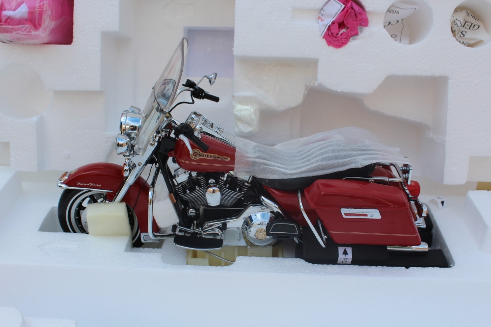 TWO FRANKLIN MINT PRECISION MODELS, a 2006 Harley Davidson Firefighter special edition, limited - Image 3 of 6