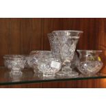 A SMALL SELECTION OF CUT GLASSWARE TO INCLUDE A WATERFORD CRYSTAL BOWL