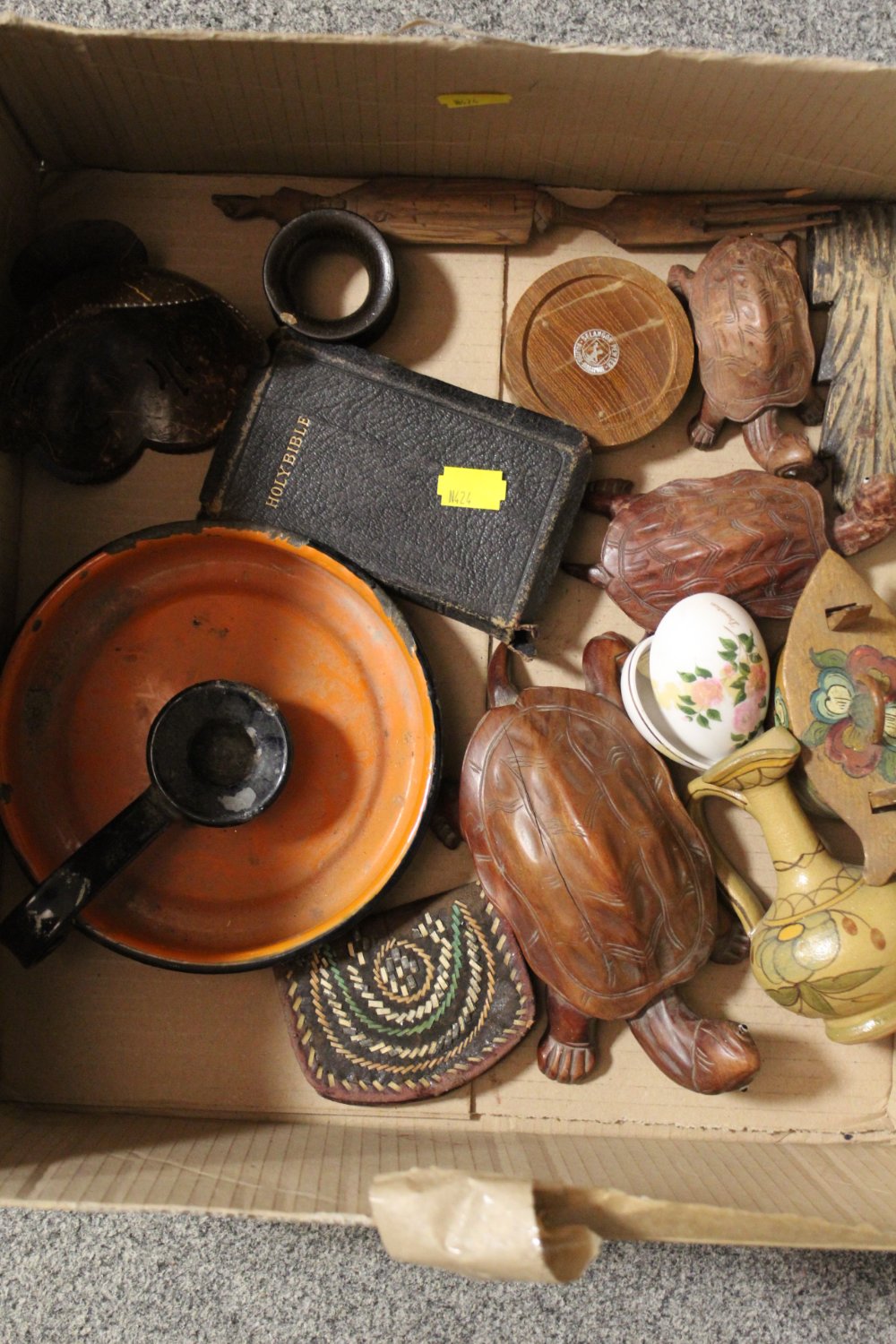 MIXED LOT TO INCLUDE A MINIATURE NORWEGIAN BENTWOOD BOX, THREE WOODEN TURTLES, ENAMEL CANDLESTICK,