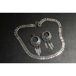 A SILVER COLLARETTE NECKLACE AND LARGE SILVER EARRINGS