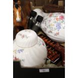 A TRAY OF ASSORTED CERAMICS TO INCLUDE A LARGE WEDGWOOD VASE, BINOCULARS ETC