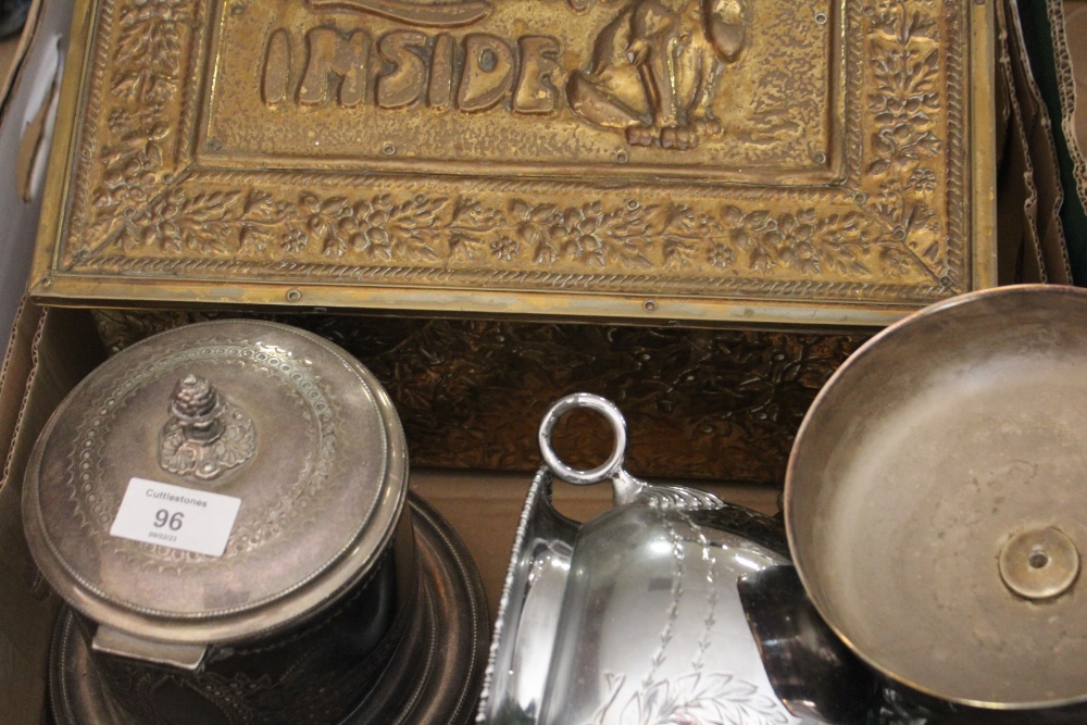 TWO TRAYS OF ASSORTED METAL WARE TO INCLUDE CRACKER BARREL ON STAND, COPPER COVERED SLIPPER BOX, - Image 3 of 4