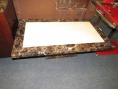 A HEAVY COLOURED MARBLE COFFEE TABLE H-46 L-125 CM