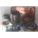 A SELECTION OF COPPER AND BRASS TO INCLUDE A COPPER KETTLE, SCALES AND WEIGHTS ETC