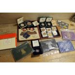 A QUANTITY OF COLLECTORS COINAGE TO INCLUDE CASED PROOF SETS, JERSEY 1981, PLUS SILVER EXAMPLES