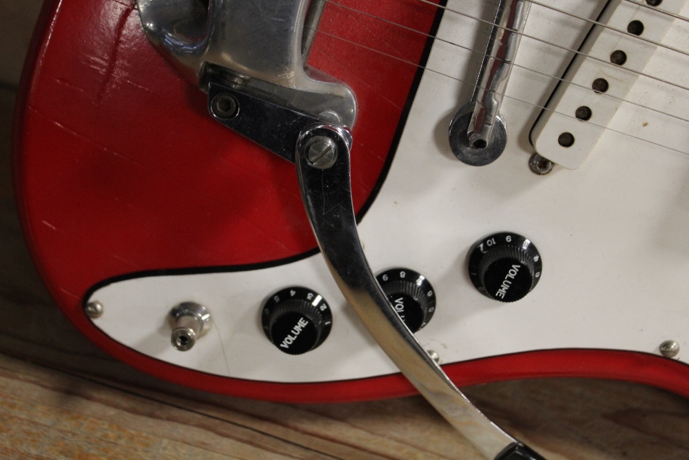 A RED THREE SINGLE COIL PICK UP FENDER STYLE ELECTRIC GUITAR WITH WHAMMY BAR - Image 2 of 2