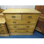 AN EDWARDIAN OAK CHEST OF FIVE DRAWERS W-107 CM