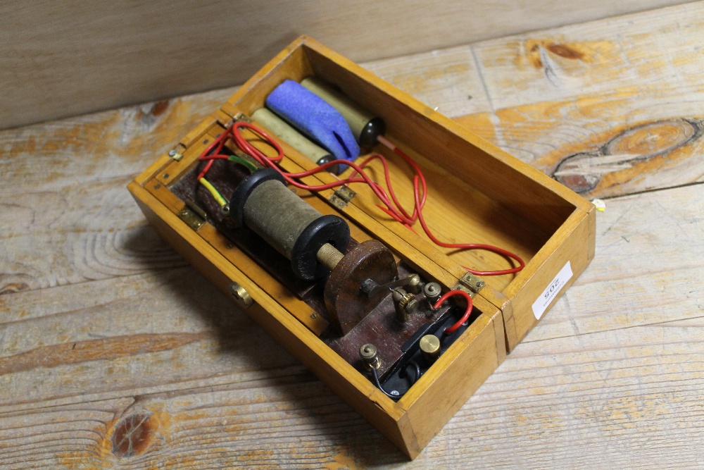 A VINTAGE CASED ELECTRIC MEDICAL 'SHOCK' MACHINE