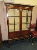 AN EARLY 19TH CENTURY MAHOGANY GLAZED DISPLAY CABINET H-175 W-113 CM