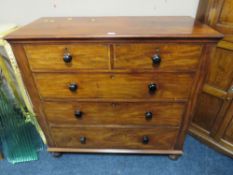 A MID VICTORIAN MAHOGANY CHEST OF FIVE DRAWERS WITH CROSSBANDED DETAIL H-115 W-121 CM