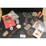 A BAG OF COLLECTABLES TO INCLUDE COINS AND WATCHES