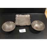 TWO HALLMARKED SILVER PIERCED BON BON DISHES, TOGETHER WITH A HALLMARKED SILVER DISH, APPROX