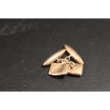 A PAIR OF VINTAGE 9CT GOLD CUFFLINKS