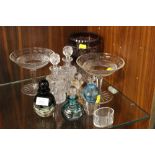 A SELECTION OF ASSORTED GLASSWARE TO INCLUDE STUDIO GLASS STYLE PERFUME BOTTLES ETC