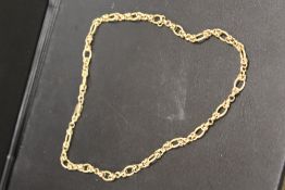 AN UNUSUAL LINK NECKLACE STAMPED 9CT TO THE CLASP, APPROX WEIGHT 7.9G