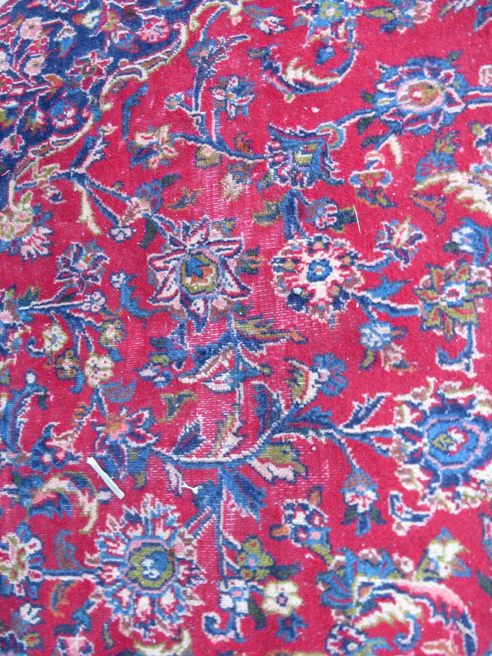 A LARGE RED / BLUE GROUND CARPET, APPROX 389 X 297 CM - WEAR THROUGHOUT - Image 3 of 8
