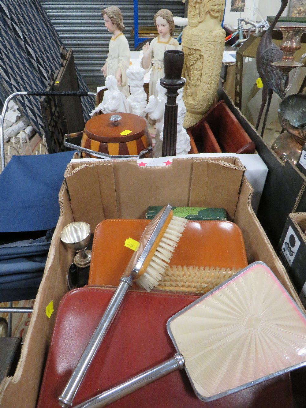 TWO TRAYS OF ASSORTED COLLECTABLES TO INC A TREEN ICE BUCKET, CANDLESTICK, LETTER RACK ETC - Image 3 of 5