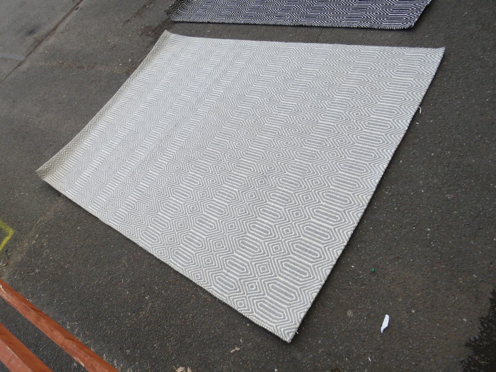 TWO MODERN 'SLOAN' NATURAL WEAVE WOOLLEN RUGS 160 X 230 CM (2) - Image 2 of 7