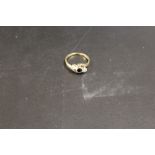 A HALLMARKED 9 CARAT GOLD GEM SET RING, RING SIZE L, APPROX WEIGHT 2.2G