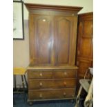 A SMALL 19TH CENTURY PINE HOUSEKEEPERS CUPBOARD WITH PAINTED DETAIL TO THE DOORS H-208 W-107 CM