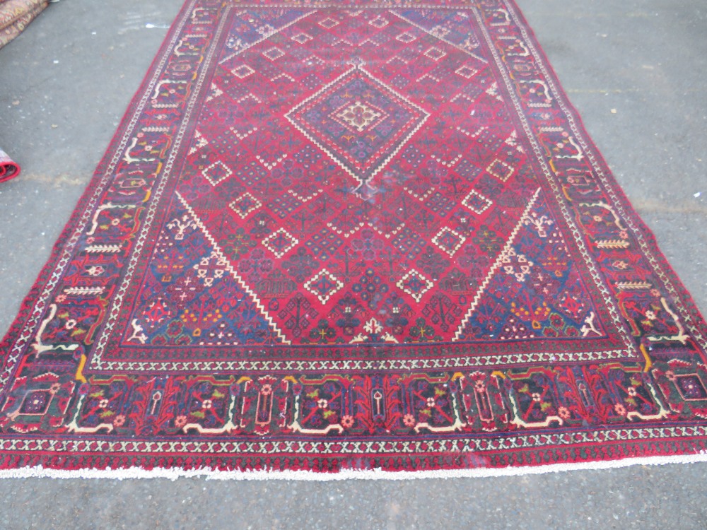 A LARGE IRANIAN CARPET - NAVY GROUND, APPROX 330 X 215 CM - WEAR THROUGHOUT - Image 4 of 10