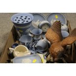 A TRAY OF ASSORTED WEDGWOOD BLUE JASPERWARE TO INC FLOWER VASE, DESK CLOCK ETC