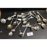 A BAG OF ASSORTED HALLMARKED SILVER SPOONS ETC TO INCLUDE AMERICAN EXAMPLES