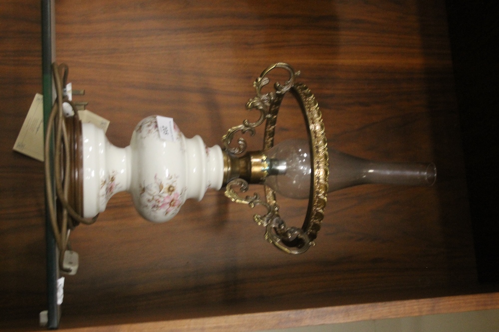 A REPRODUCTION STYLE ELECTRIC OIL LAMP