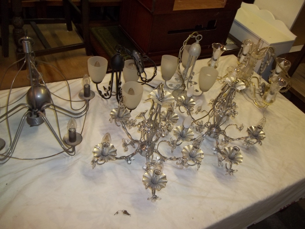 A SELECTION OF 6 CHANDELIERS - Image 2 of 2