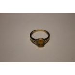 A 9CT GOLD LADIES RING
