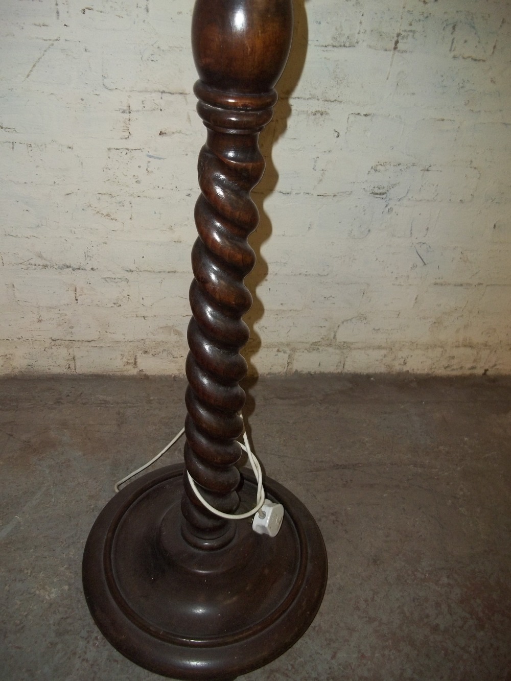 A BARLEY TWIST ANTIQUE FLOOR STANDING STANDARD LAMP - Image 2 of 2