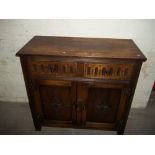 AN OAK SIDEBOARD/CUPBOARD