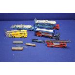 A SELECTION OF VINTAGE UNBOXED DIE CAST VEHICLES TO INCLUDE TWO X CORGI MAJOR CARRIMORE CAR