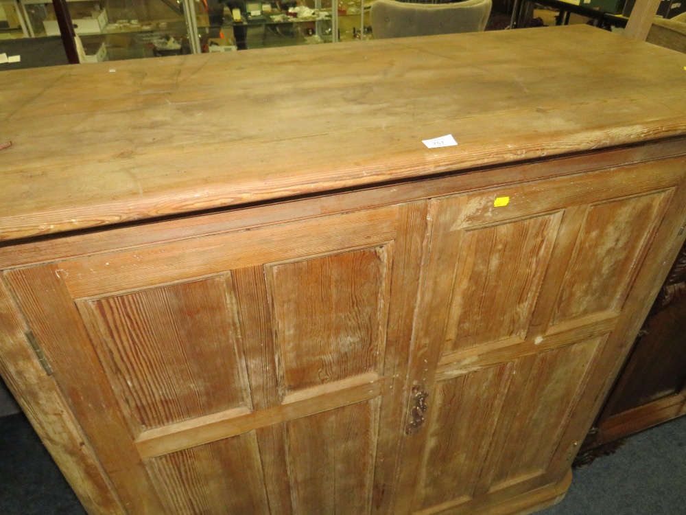 A LARGE PINE TWO DOOR CUPBOARD H-122 W-131 CM - Image 2 of 3