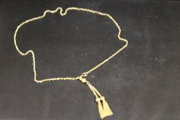 A HALLMARKED 9CT GOLD TWO STRAND SQUARE LINK CHAIN WITH UNUSUAL TWIN TASSEL DROPPER - APPROX TOTAL