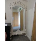 A LARGE MODERN PAINTED CREAM FLOORSTANDING MIRROR H-222 CM