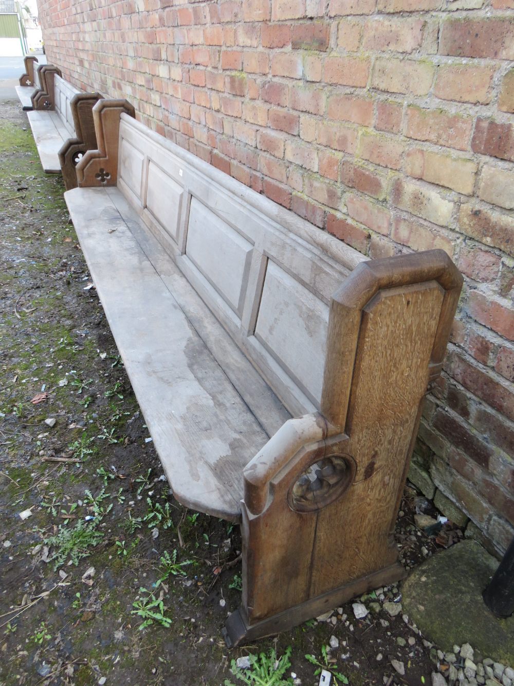 A LARGE GOTHIC CHURCH PEW L-280 CM - Image 6 of 7