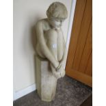 A RESIN GARDEN STATUE OF A YOUNG NAKED GIRL ON A PLINTH H-106 CM