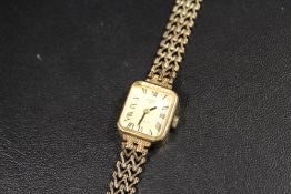 A HALLMARKED 9CT GOLD ROTARY QUARTZ WRISTWATCH - APPROX WEIGHT 12.1G