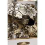 A TRAY OF ASSORTED METALWARE TO INC A SWING HANDLED BASKET