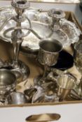 A TRAY OF ASSORTED METALWARE TO INC A SWING HANDLED BASKET