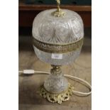 A GILT MOUNTED CUT GLASS DECORATIVE TABLE LAMP