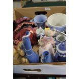 A TRAY OF ASSORTED SUNDRIES TO INCLUDE A SMALL WEDGWOOD BLUE AND WHITE PLANTER, CERAMIC HEADED