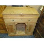 AN ANTIQUE PINE DESK H-110 W-107 CM