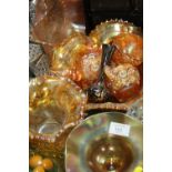 A TRAY OF ASSORTED GLASSWARE TO INC CARNIVAL GLASS ETC