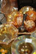 A TRAY OF ASSORTED GLASSWARE TO INC CARNIVAL GLASS ETC