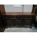 A LARGE EDWARDIAN CARVED MAHOGANY SIDEBOARD W-190 CM