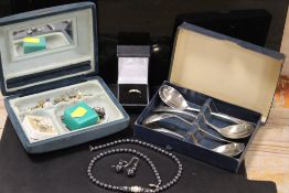 A COLLECTION OF ASSORTED COSTUME JEWELLERY ETC TO INCLUDE A HAEMETITE EARRING AND NECKLACE SET,