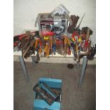 A SELECTION OF TOOLS TO INCLUDE A BOXED BENCH GRINDER