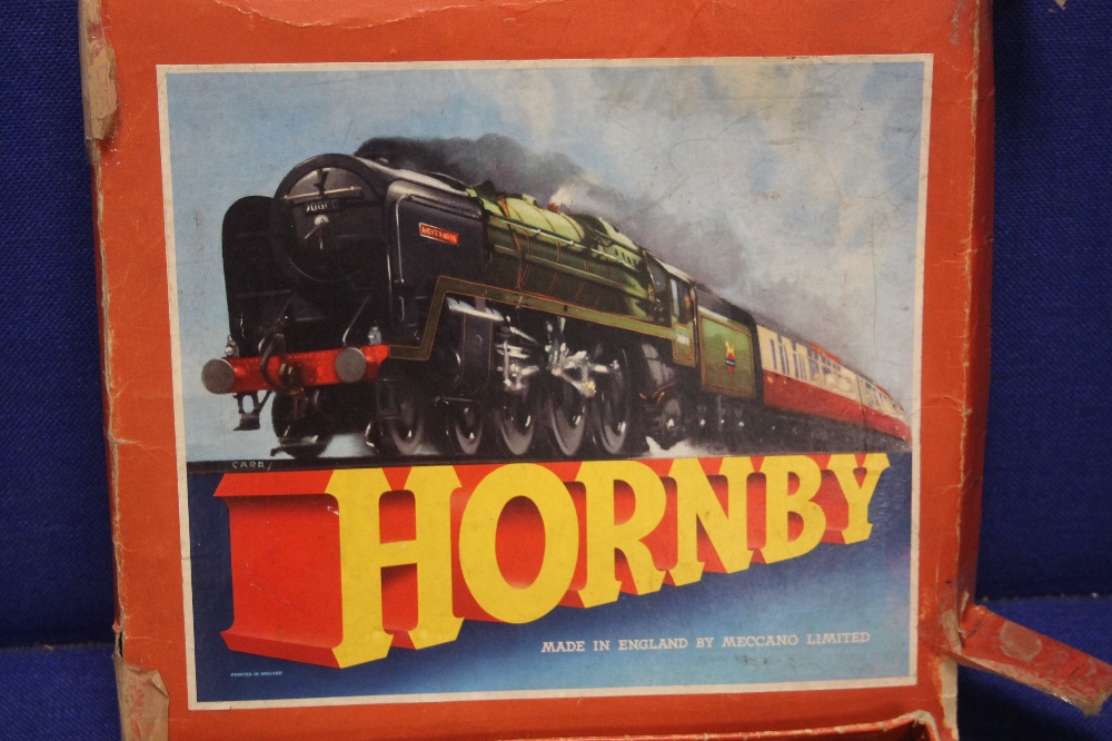 BOXED HORNBY TRAIN O GAUGE GOODS SET WITH TRACK, TENDER, CARRIAGE AND ROLLING STOCK, together with a - Image 2 of 5